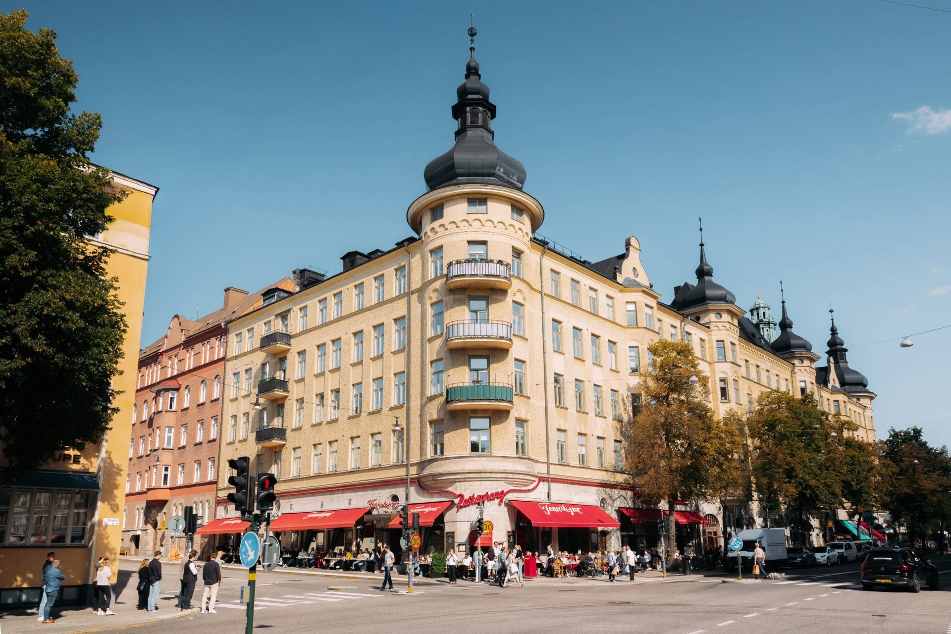 Sekelskiftescharm och social planlösning på attraktiva Tomtebogatan 31