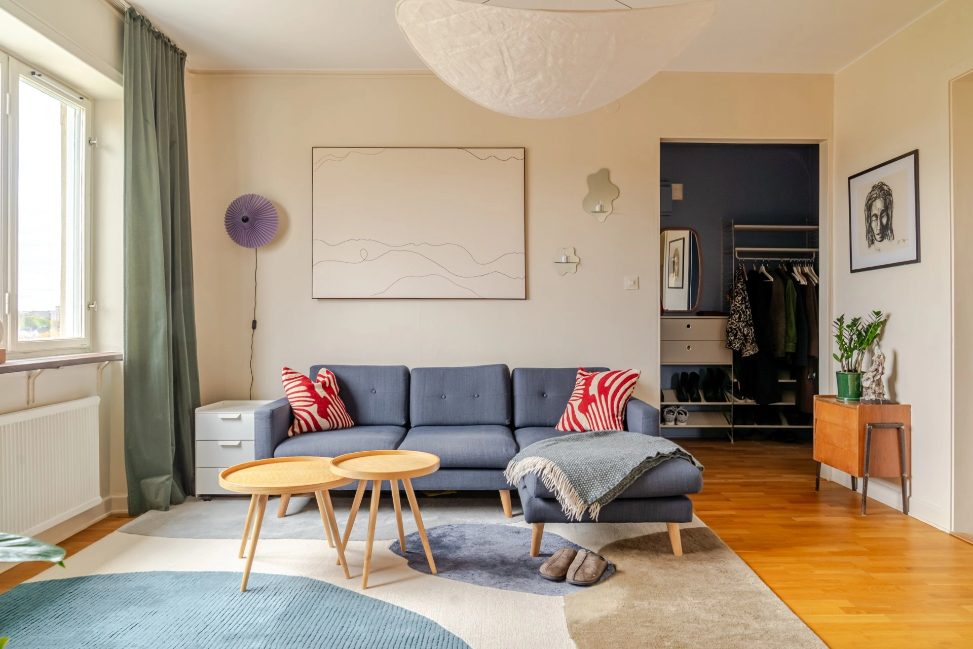 Charmigt och ljusfyllt hem på Körsbärsvägen 16 – med sociala ytor och varm atmosfär!