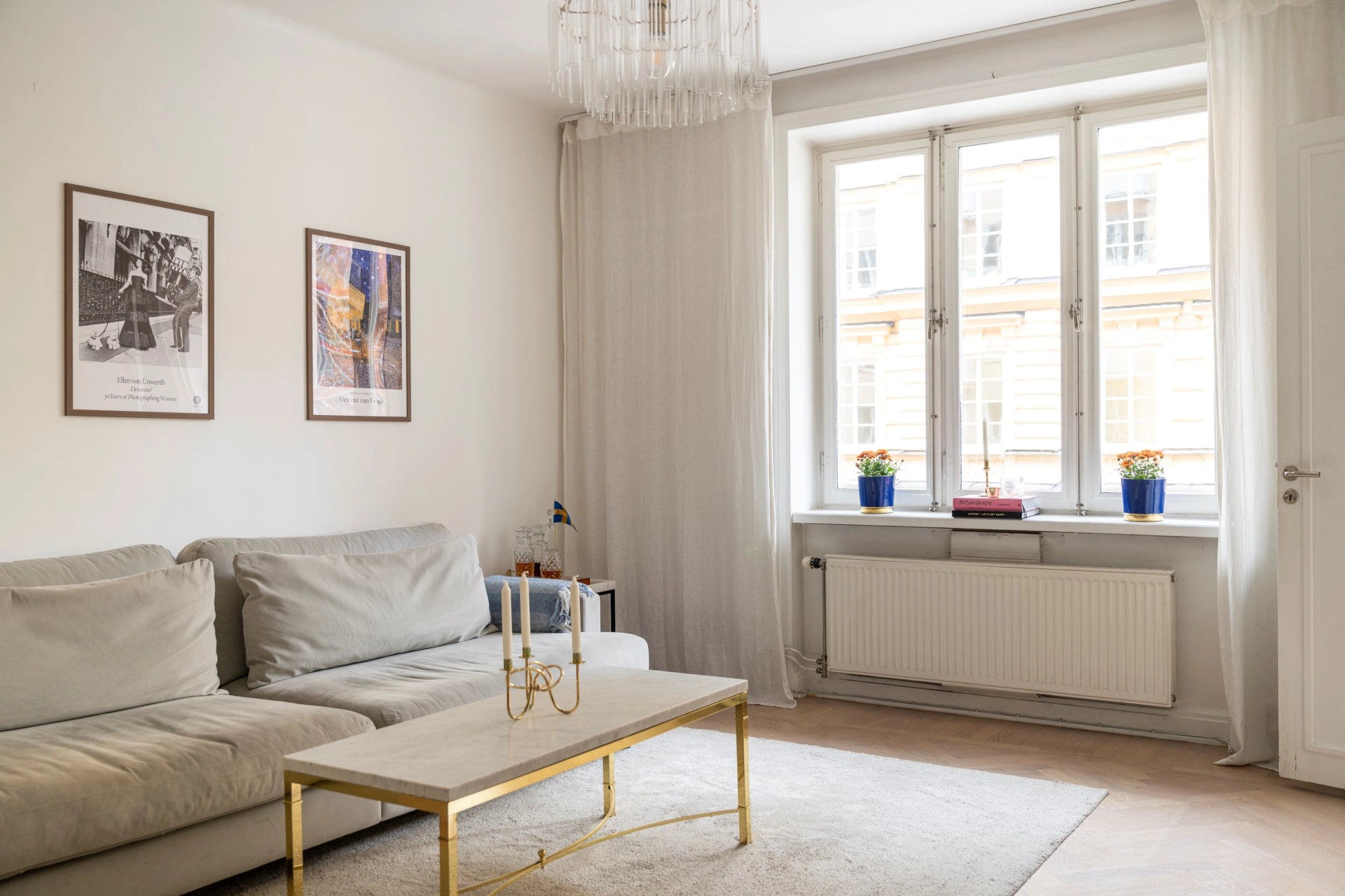 Roslagsgatan 27 – Ljus och stilfull bostad med fiskbensparkett, sociala ytor och smarta lösningar!