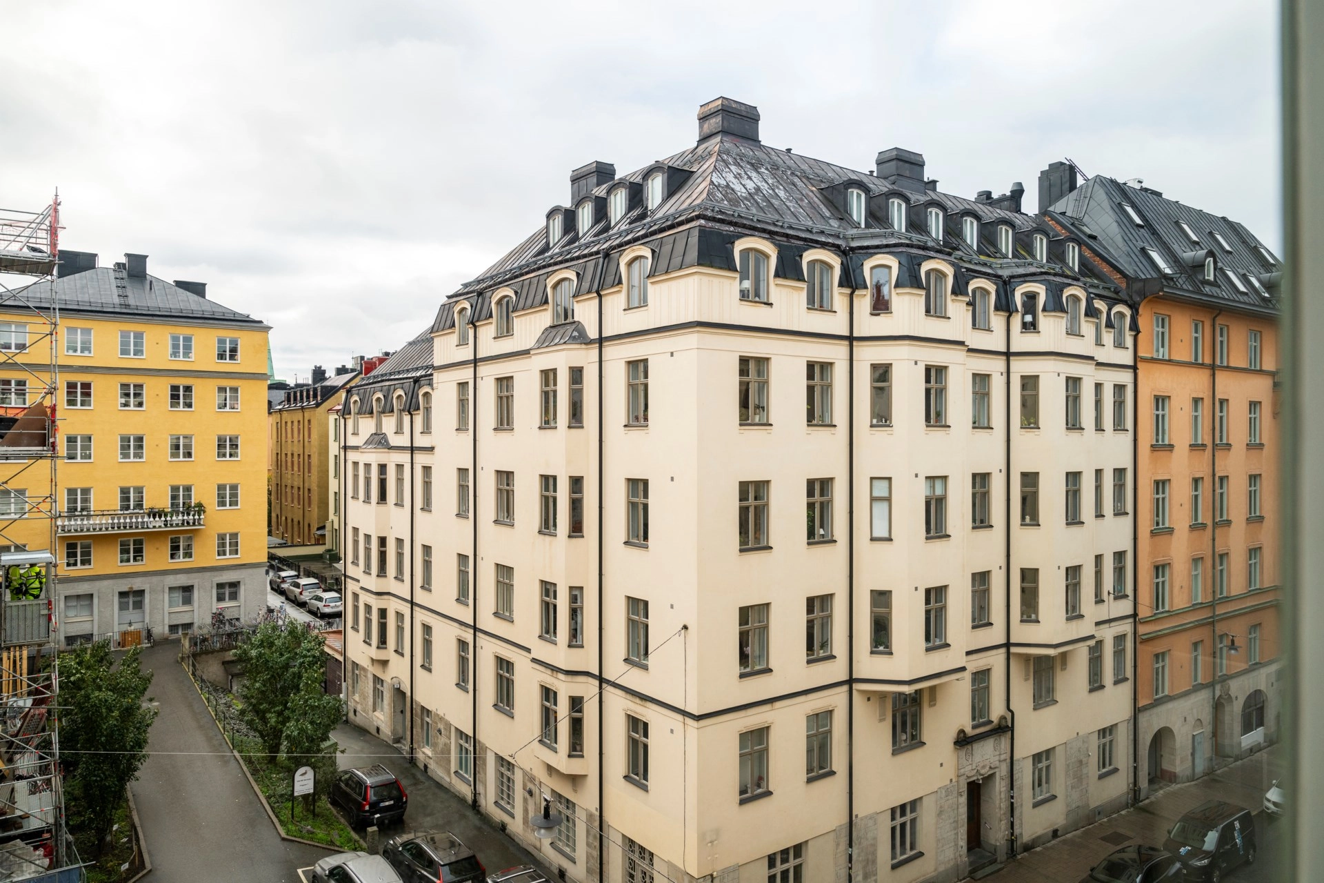 Sekelskiftescharm med takhöjd, ljusinsläpp som godkänner juridisk person!