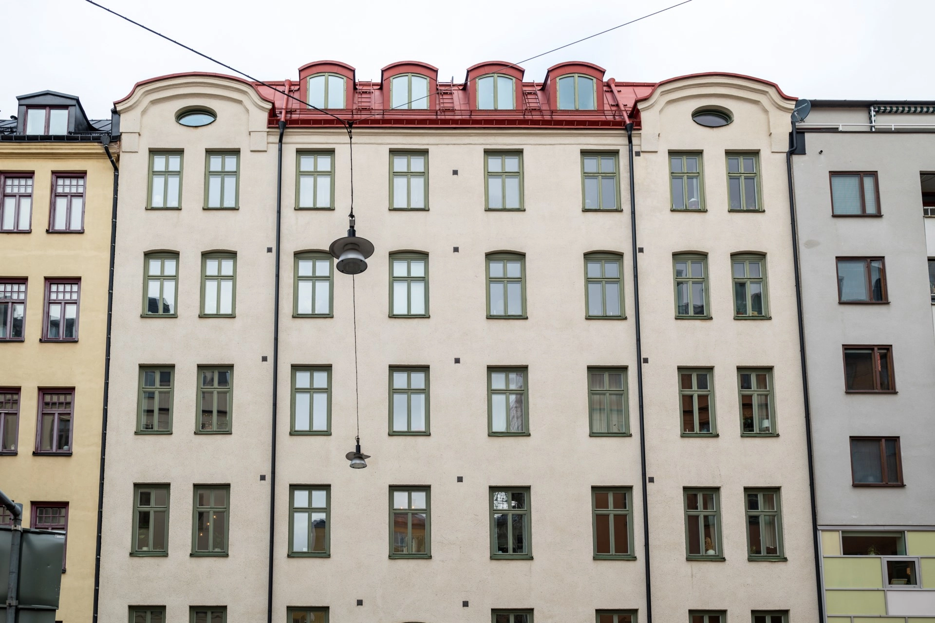 Sekelskiftescharm med takhöjd, ljusinsläpp som godkänner juridisk person!