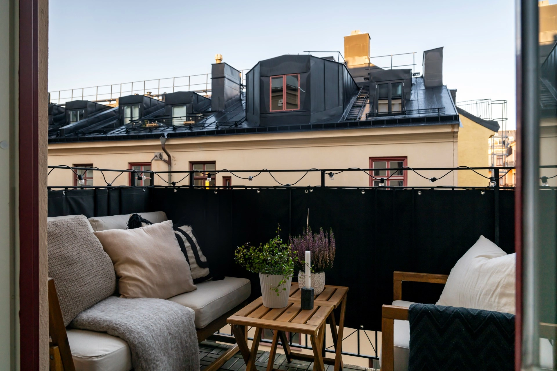 Sekelskiftesdröm på attraktiva Rehnsgatan, ljus och charmfull bostad med generös takhöjd