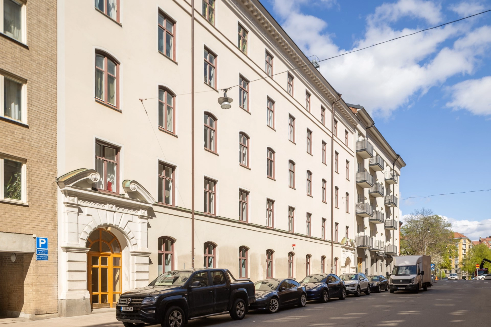 Sekelskiftesdröm på attraktiva Rehnsgatan, ljus och charmfull bostad med generös takhöjd