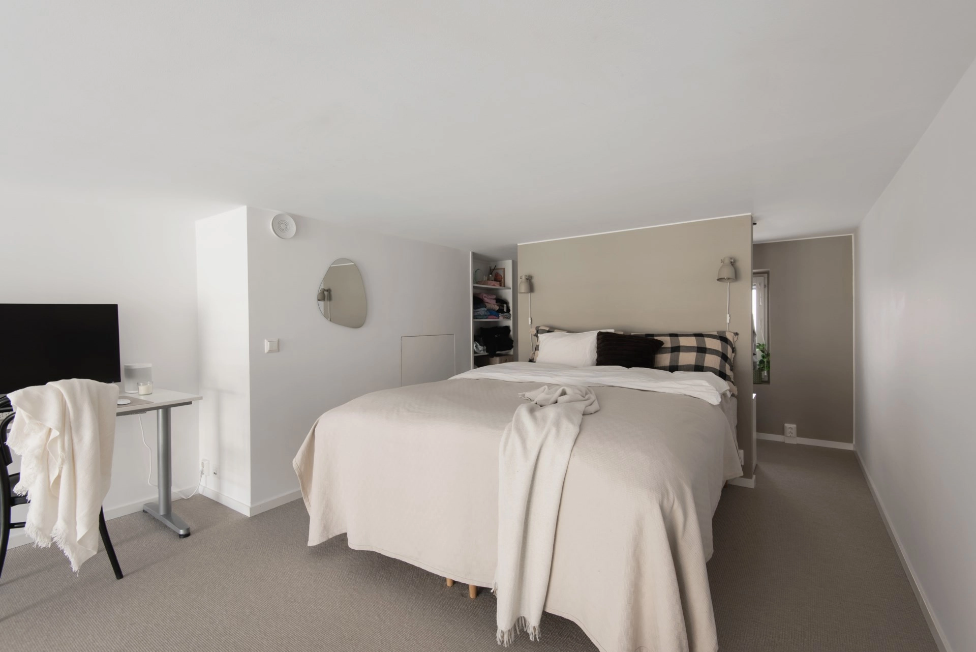 Exklusiv studiolägenhet med loft och terrass i expansiva Hagastaden