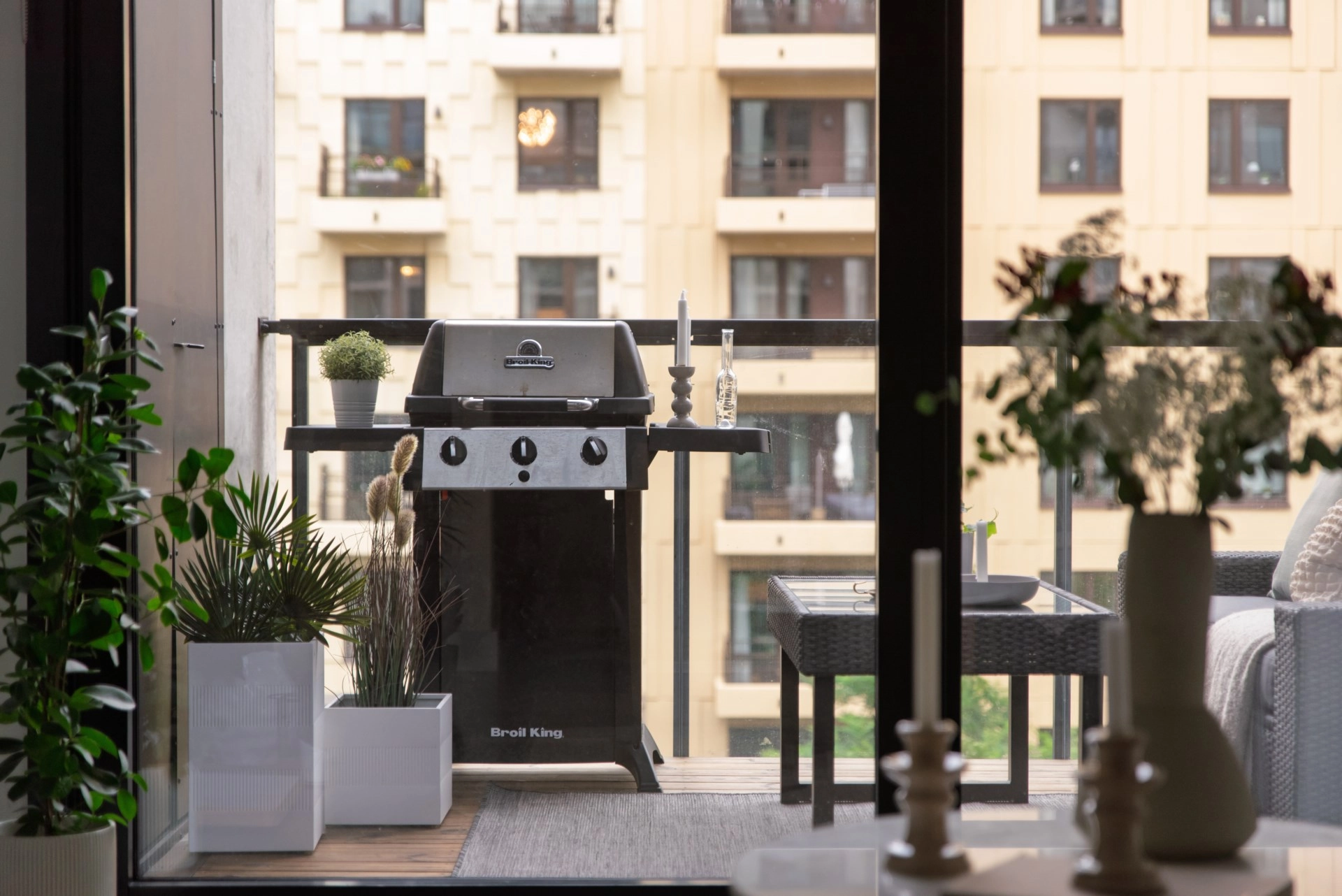 Exklusiv studiolägenhet med loft och terrass i expansiva Hagastaden