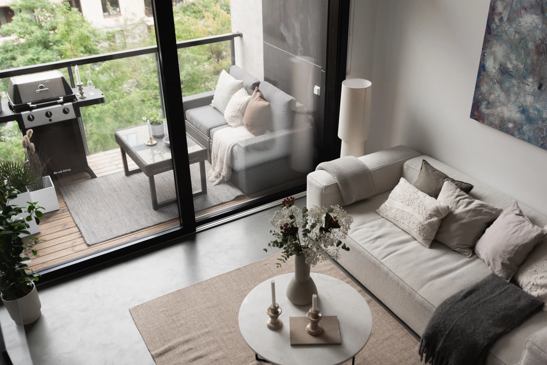 Exklusiv studiolägenhet med loft och terrass i expansiva Hagastaden